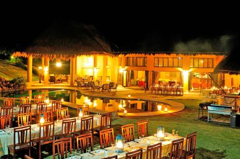 Ivory-Tree-Game-lodge-outdoor-eating-area